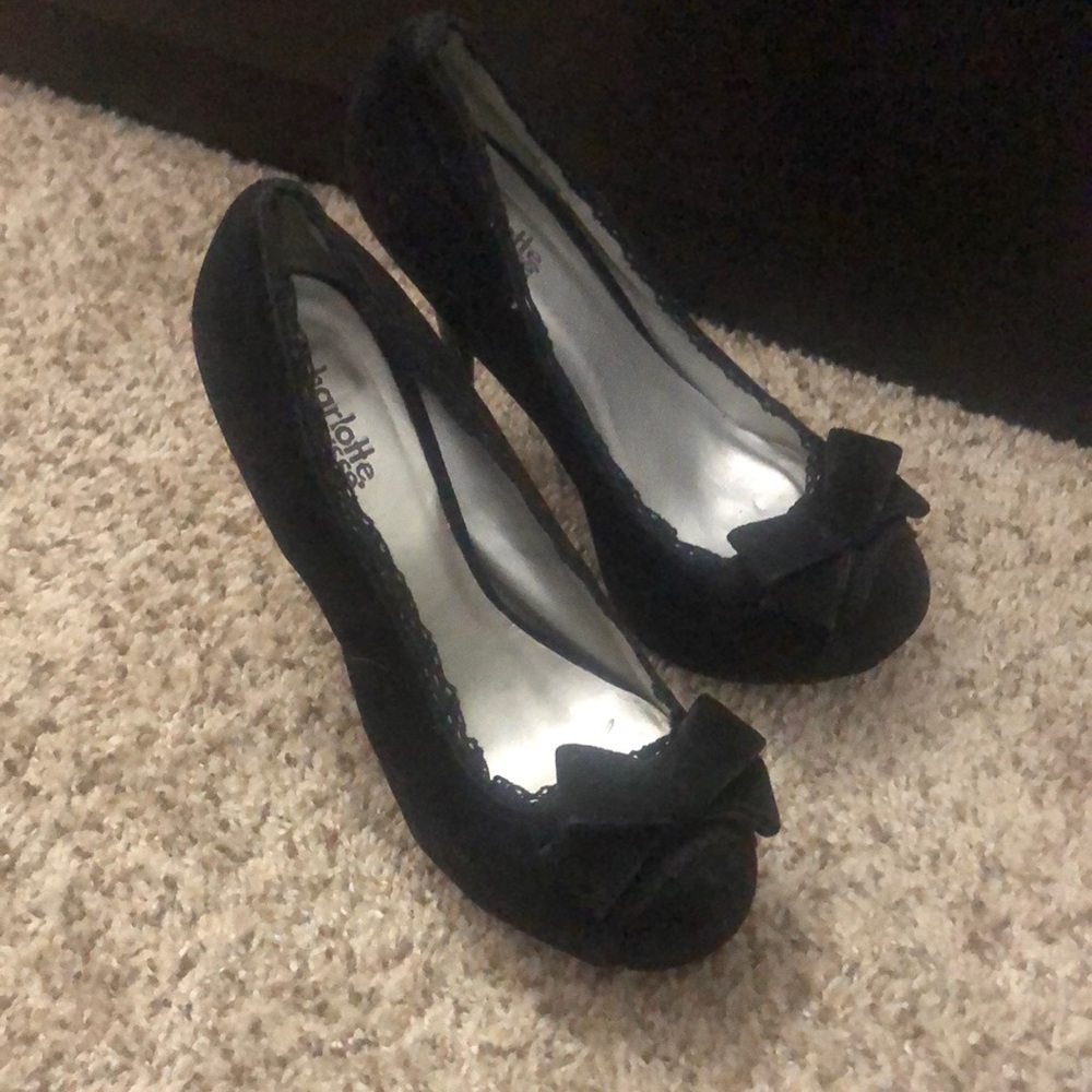 Charlotte Russe size 6 black heels with bows